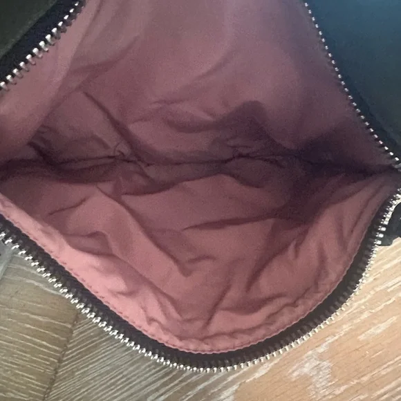 Shorty Love Olive Crossbody Bag with Pink Trim and matching wallet - Picture 5 of 16